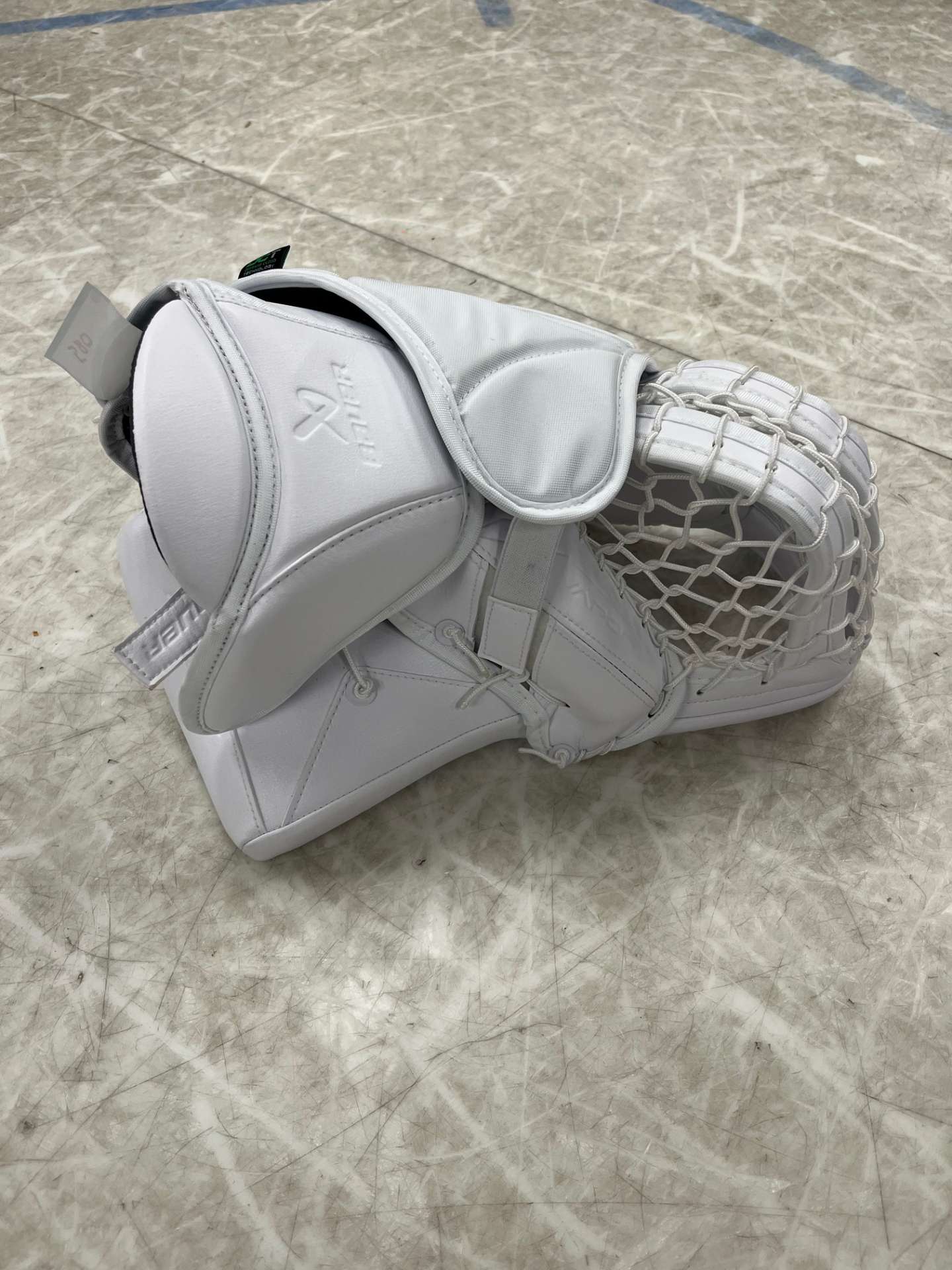 Bauer Vapor Flylite Senior Goalie Catcher- Intermediate Palm - Image 3