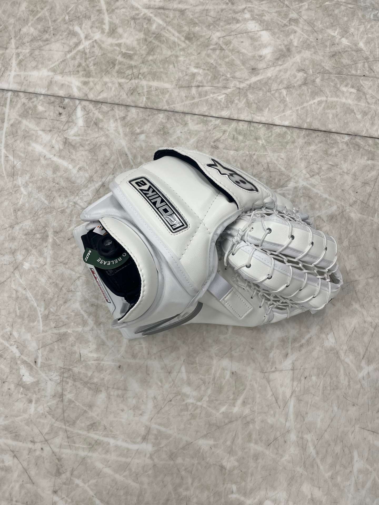 Brian's Iconik 2 Senior Goalie Catcher - Image 2