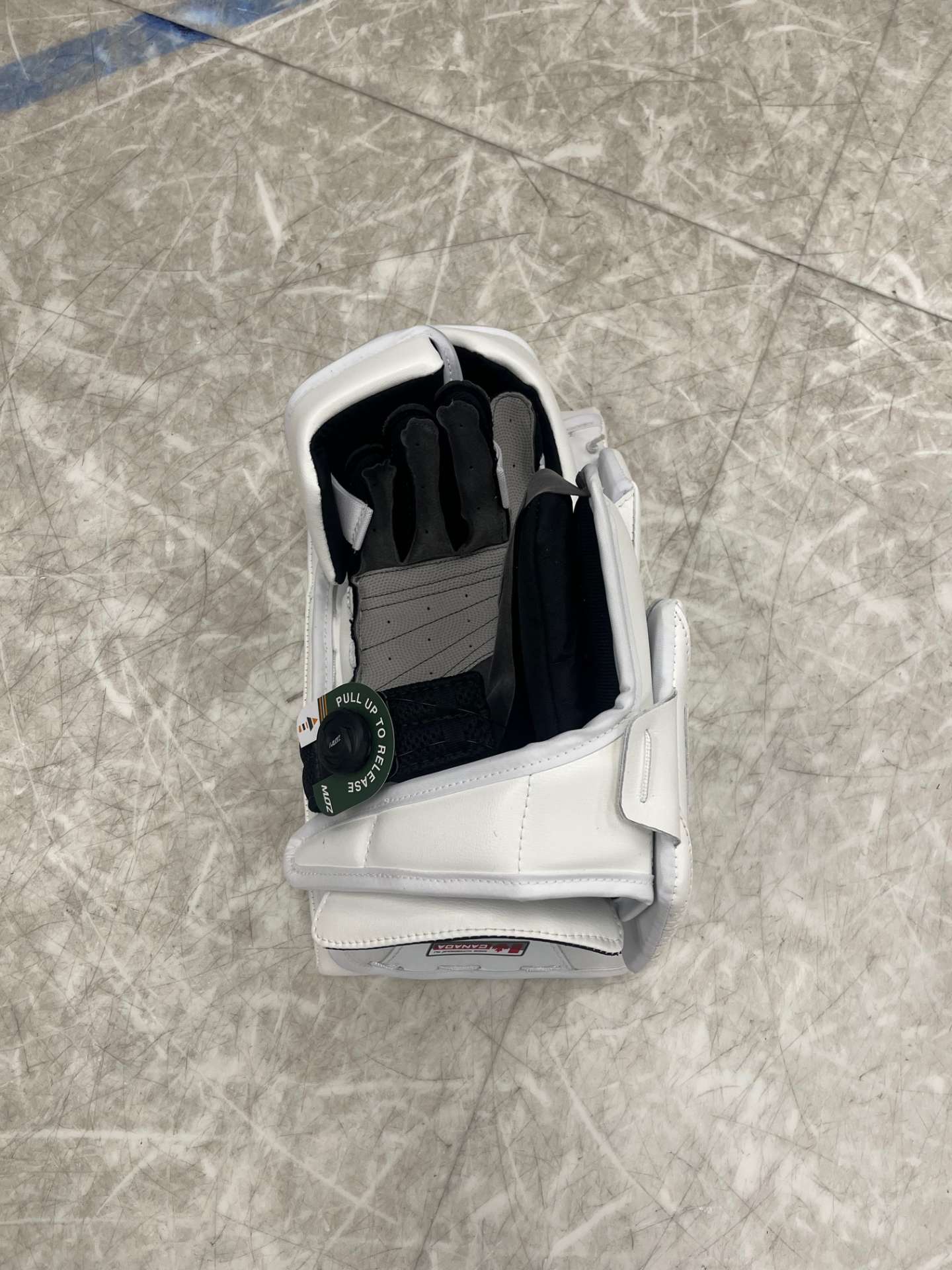 Brian's Iconik 2 Senior Goalie Blocker - Image 3